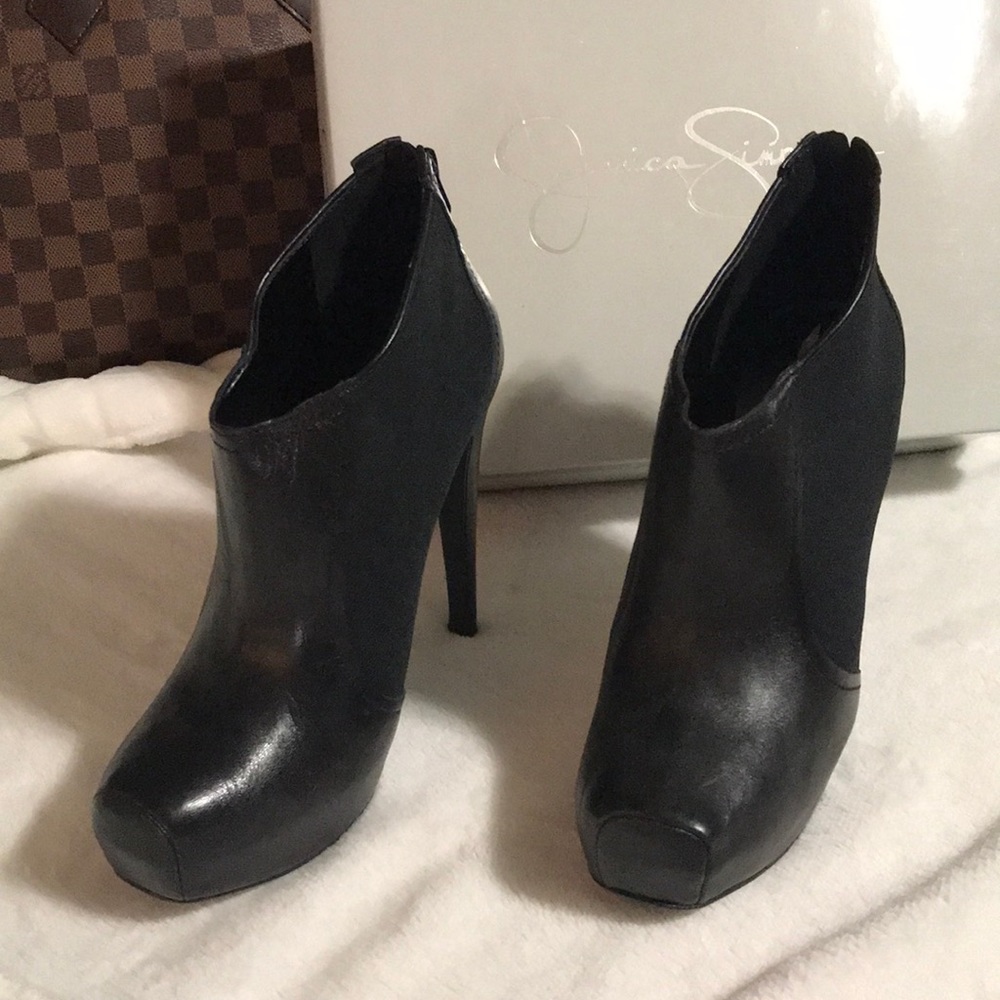 Jessica Simpson boot